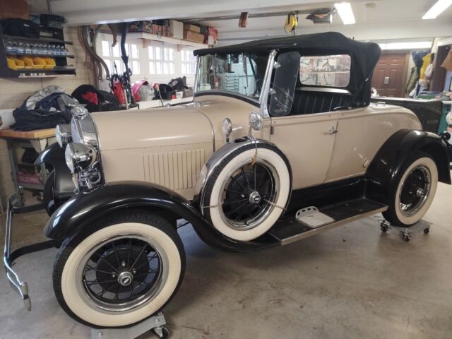 Ford MODEL A DELUXE ROADSTER 1928 image number 13