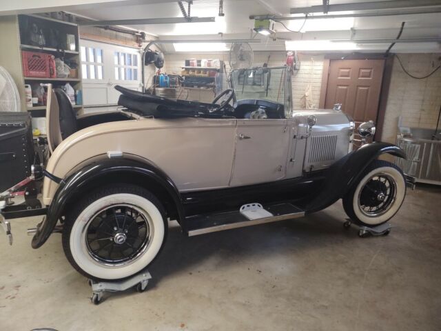 Ford MODEL A DELUXE ROADSTER 1928 image number 15