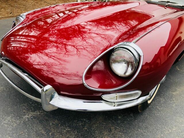 Jaguar E-Type 1968 image number 20