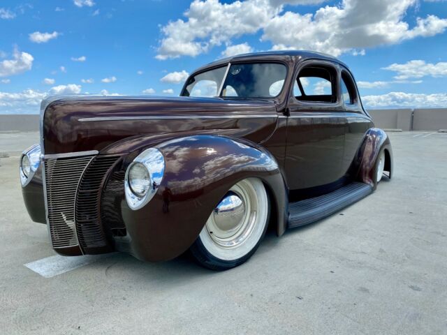 Ford Deluxe 1940 image number 0