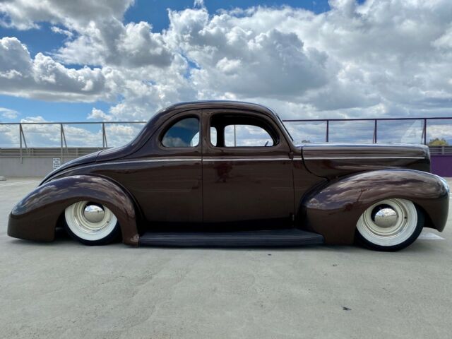 Ford Deluxe 1940 image number 2