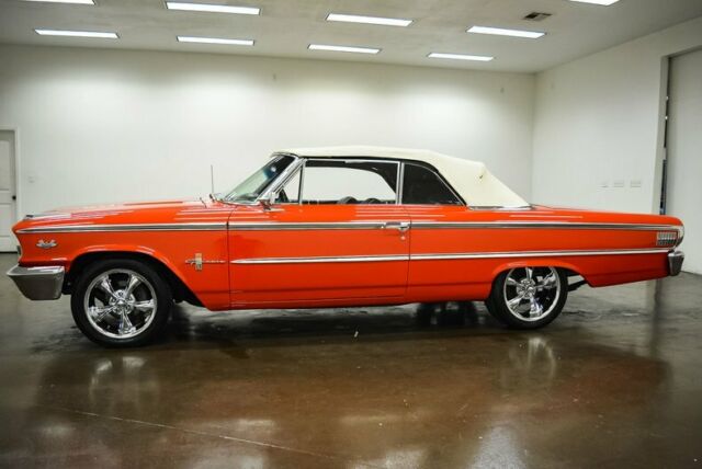 Ford Galaxie 1963 image number 28