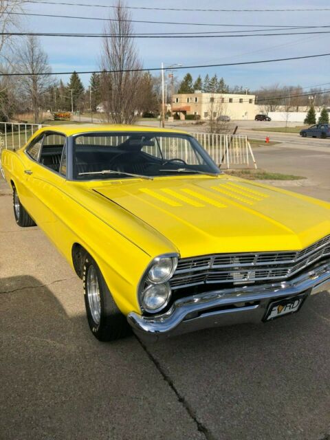 Ford Galaxie 1967 image number 1