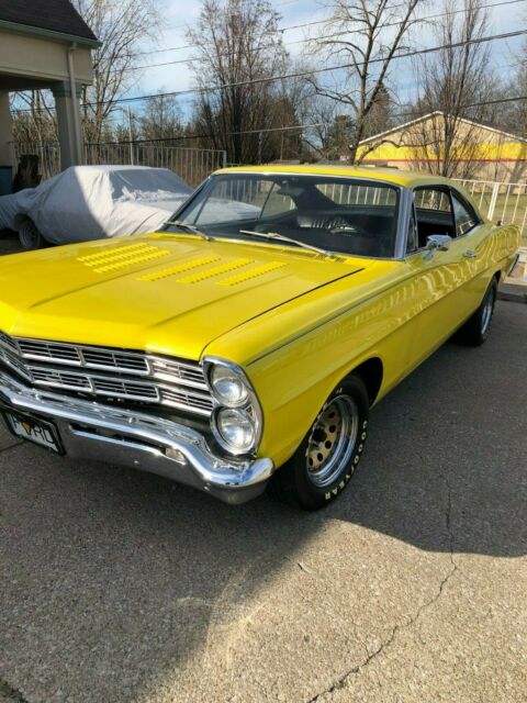 Ford Galaxie 1967 image number 3