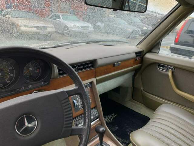 Mercedes-Benz S-Class 1978 image number 25