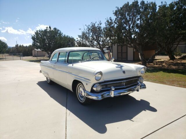 Ford Customline 1955 image number 16