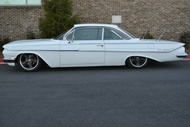 Chevrolet Impala 1961 image number 1