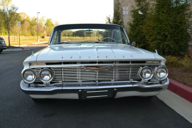 Chevrolet Impala 1961 image number 20