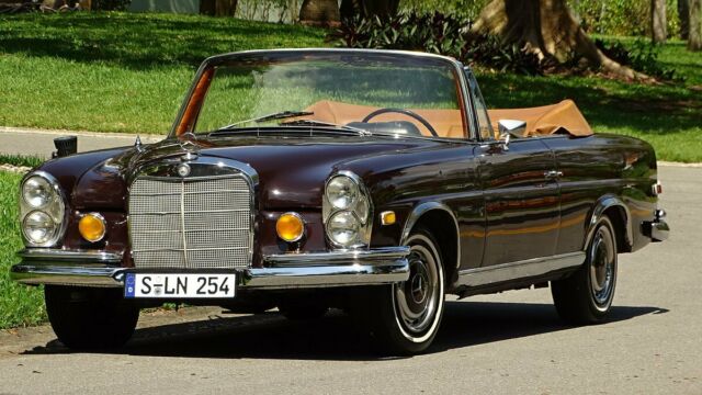 Mercedes-Benz 200-Series 1969 image number 0