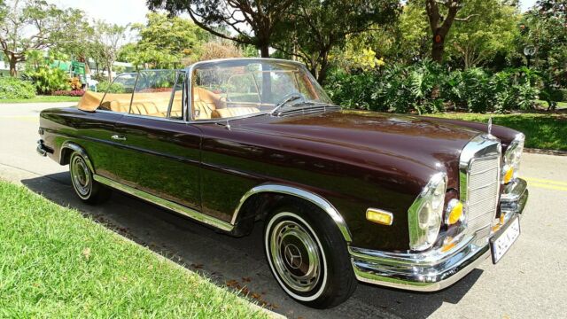 Mercedes-Benz 200-Series 1969 image number 15