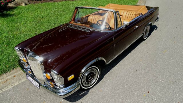 Mercedes-Benz 200-Series 1969 image number 16