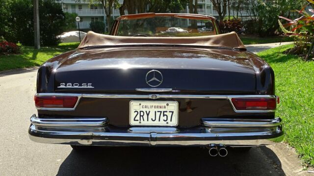 Mercedes-Benz 200-Series 1969 image number 17