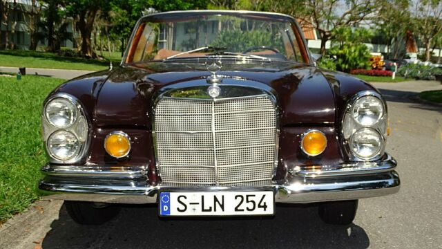 Mercedes-Benz 200-Series 1969 image number 18