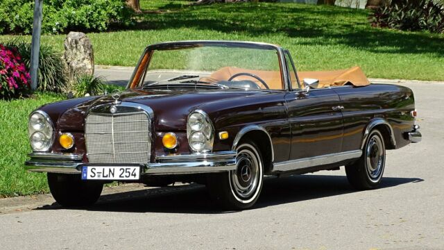 Mercedes-Benz 200-Series 1969 image number 19