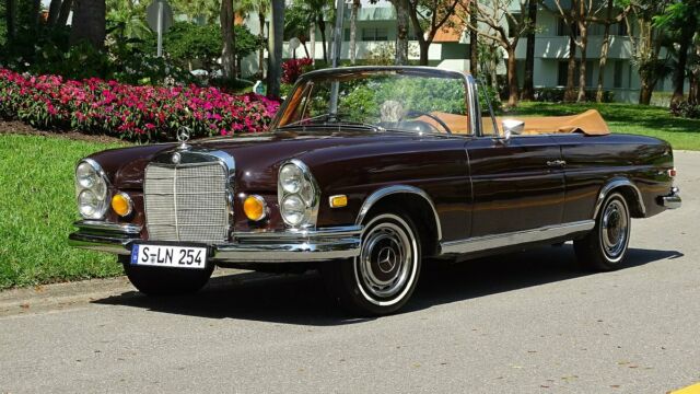 Mercedes-Benz 200-Series 1969 image number 29