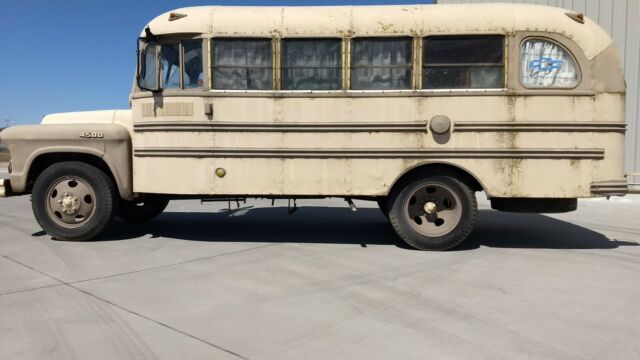 Chevrolet 4500 School Bus 1955 image number 26