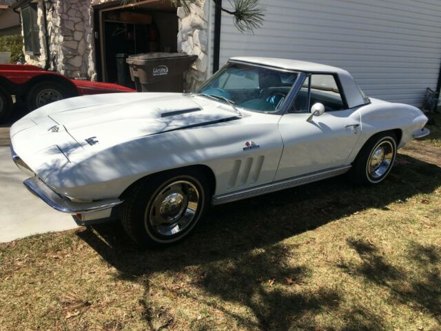 Chevrolet Corvette 1966 image number 10