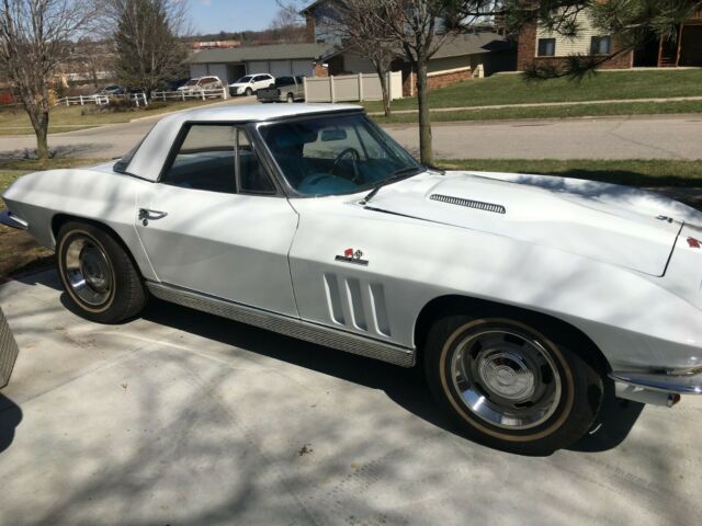 Chevrolet Corvette 1966 image number 14