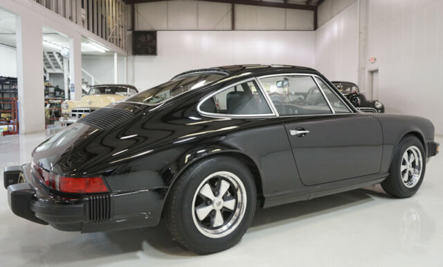 Porsche 911 1975 image number 26