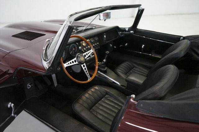 Jaguar E-Type 1967 image number 10