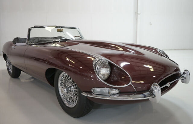 Jaguar E-Type 1967 image number 2