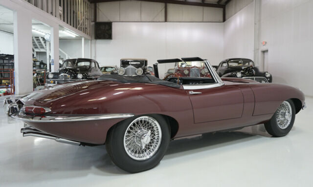 Jaguar E-Type 1967 image number 27