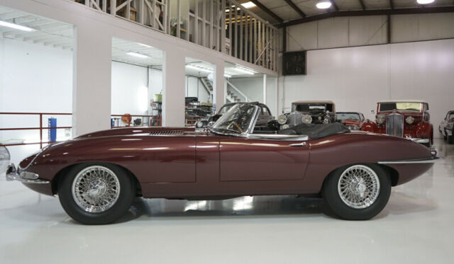 Jaguar E-Type 1967 image number 30