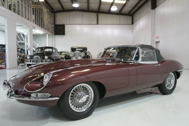 Jaguar E-Type 1967 image number 31