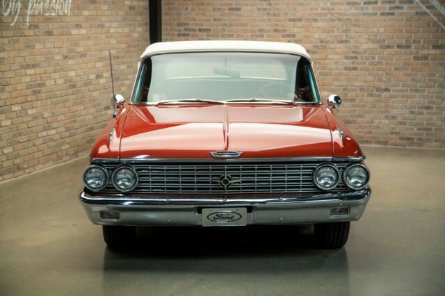 Ford Galaxie 1962 image number 2