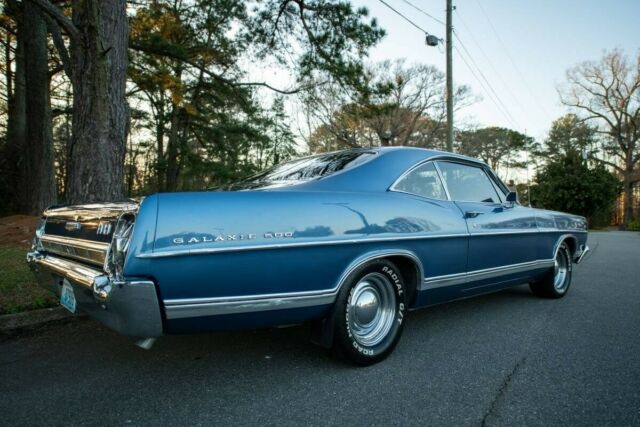 Ford Galaxie 1967 image number 3