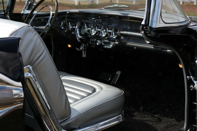 Pontiac Bonneville 1958 image number 31