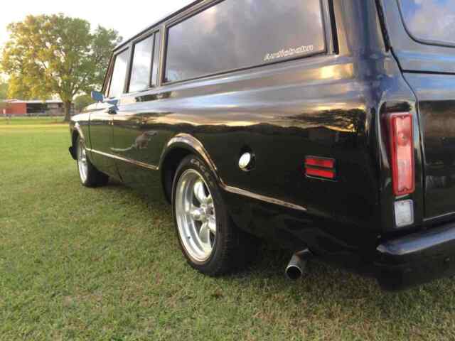 Chevrolet Suburban 1972 image number 10