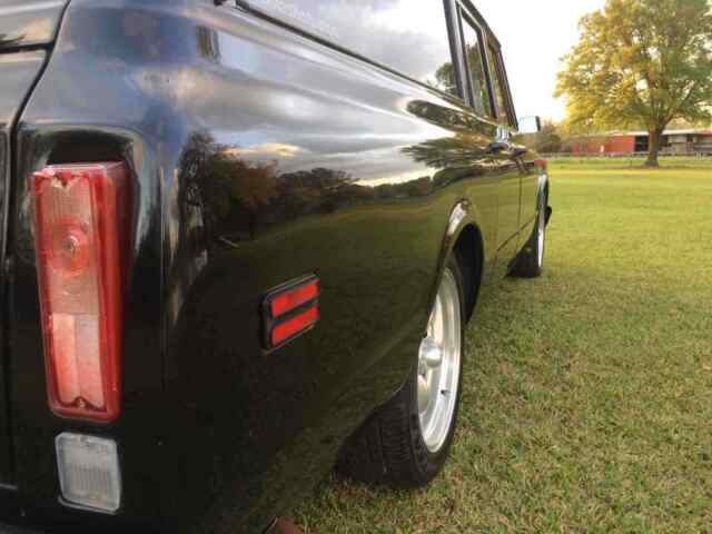 Chevrolet Suburban 1972 image number 11