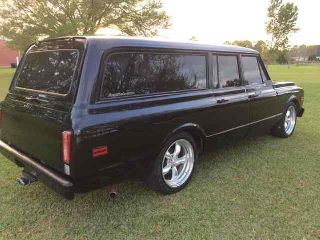 Chevrolet Suburban 1972 image number 28