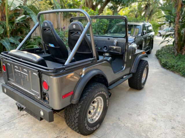 Jeep CJ 1971 image number 11