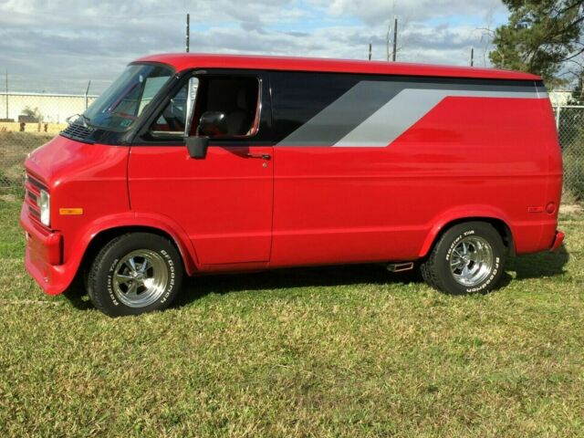 Dodge Shorty Van 1975 image number 0