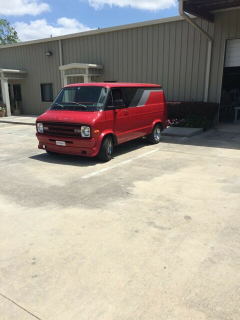 Dodge Shorty Van 1975 image number 2