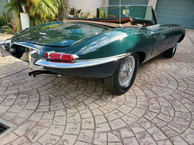 Jaguar E-Type 1964 image number 19