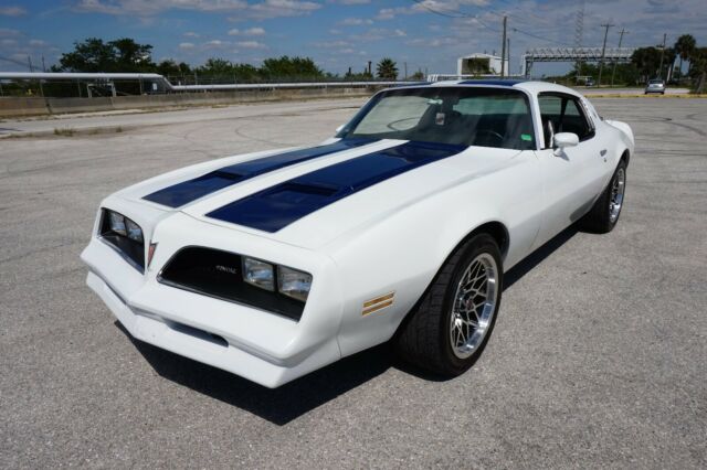 Pontiac Firebird 1978 image number 0