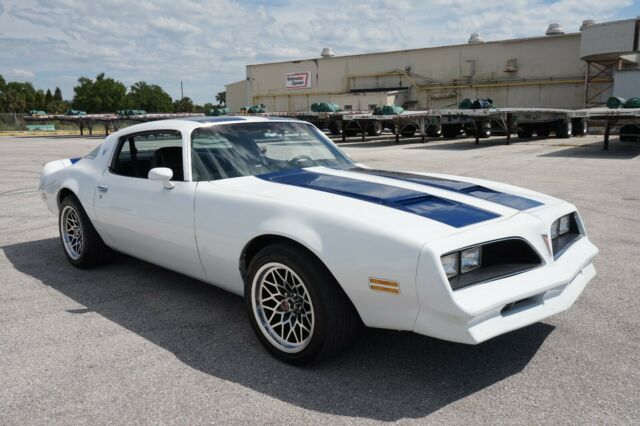 Pontiac Firebird 1978 image number 1