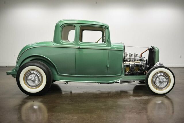 Ford 5-window Coupe 1932 image number 26