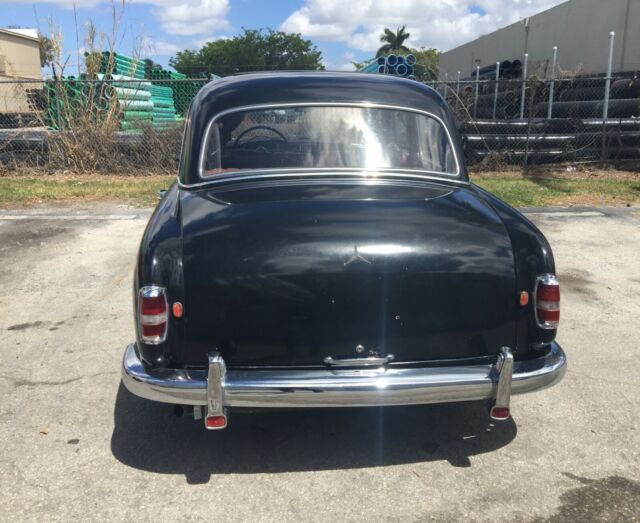 Mercedes-Benz 200-Series 1957 image number 28