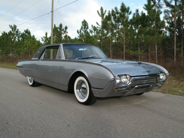 Ford Thunderbird 1962 image number 10