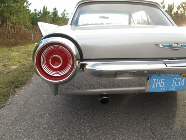 Ford Thunderbird 1962 image number 21