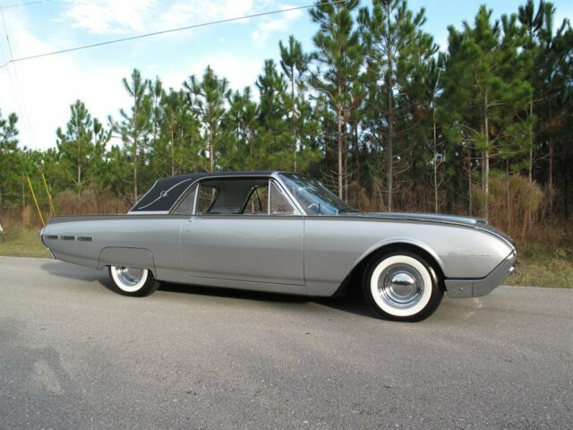 Ford Thunderbird 1962 image number 35