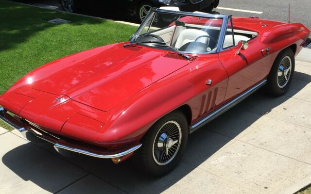 Chevrolet Corvette 1965 image number 13