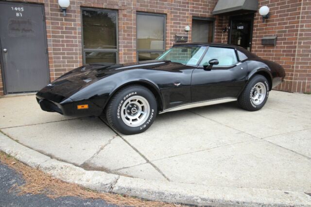 Chevrolet Corvette 1977 image number 1