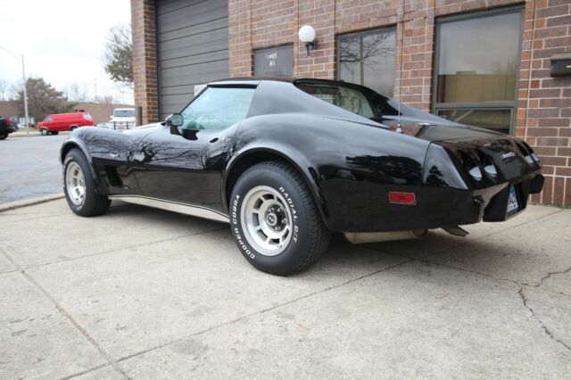 Chevrolet Corvette 1977 image number 2