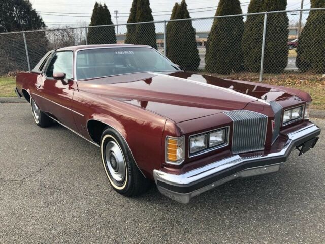 Pontiac Grand Prix 1976 image number 0