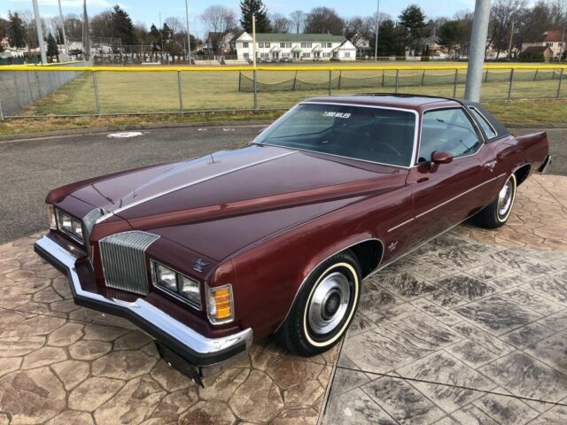 Pontiac Grand Prix 1976 image number 31